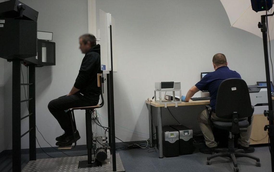 Miał oczy jak złotówy. I to w biały dzień Miał oczy jak złotówy. I to w biały dzień