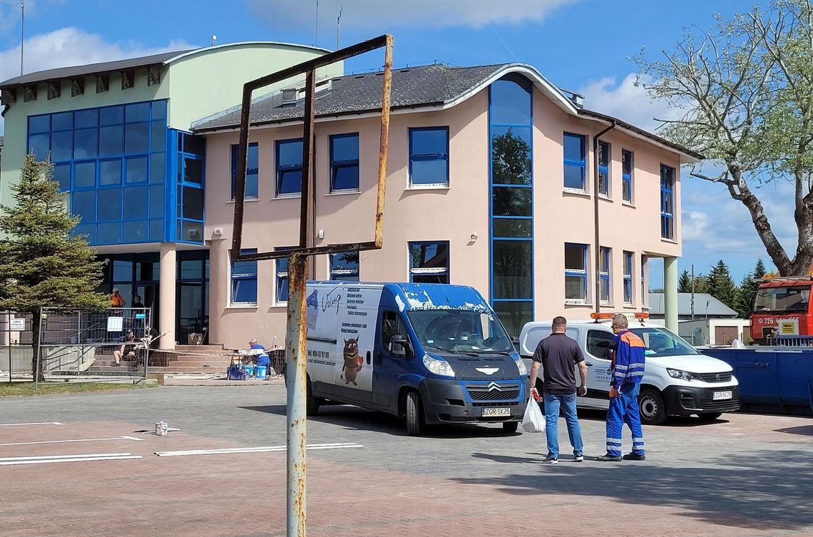 Miało być wielkie otwarcie, a gotowi nie są nawet w połowie?