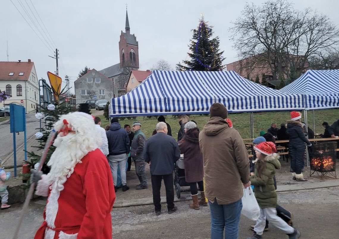 Miasteczko zamieni się w świąteczną krainę magii. Wygraj choinkę Miasteczko zamieni się w świąteczną krainę magii. Wygraj choinkę