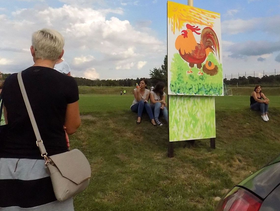 Mieli aż 450 jajek i rzucali w koguta Mieli aż 450 jajek i rzucali w koguta