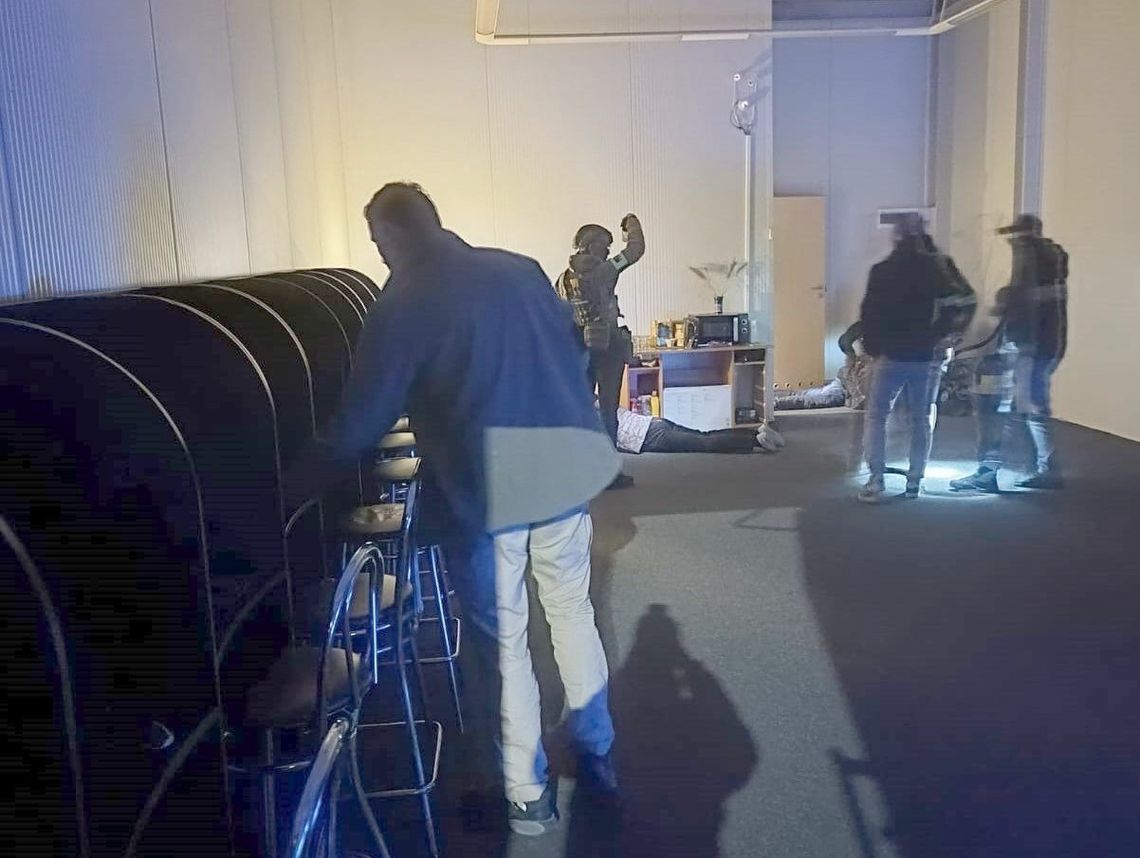 Mieli nielegalny punkt z oknami zaklejonymi folią. Wkroczyli tam funkcjonariusze Mieli nielegalny punkt z oknami zaklejonymi folią. Wkroczyli tam funkcjonariusze