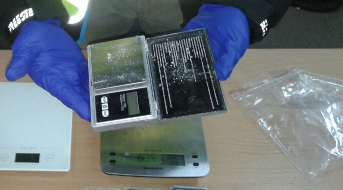 Mieli przy sobie amfetaminę. Dodatkowo kradli prąd Mieli przy sobie amfetaminę. Dodatkowo kradli prąd