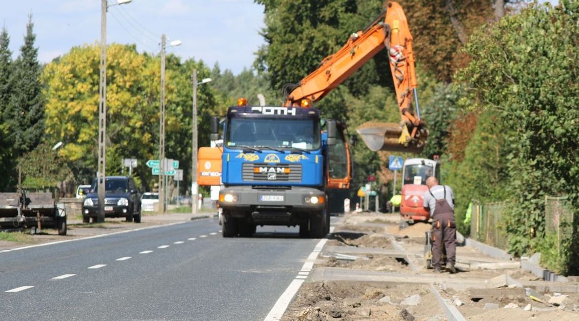 Mieszkańcy czekają na nowe chodniki Mieszkańcy czekają na nowe chodniki