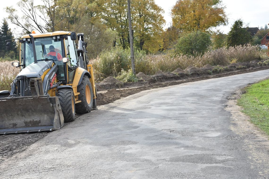 Mieszkańcy doczekają się wreszcie chodnika [ZDJĘCIA]