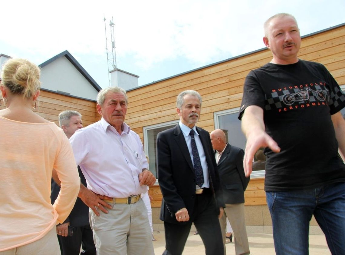 Mieszkańcy oczekują udostępnienia pomieszczeń Mieszkańcy oczekują udostępnienia pomieszczeń