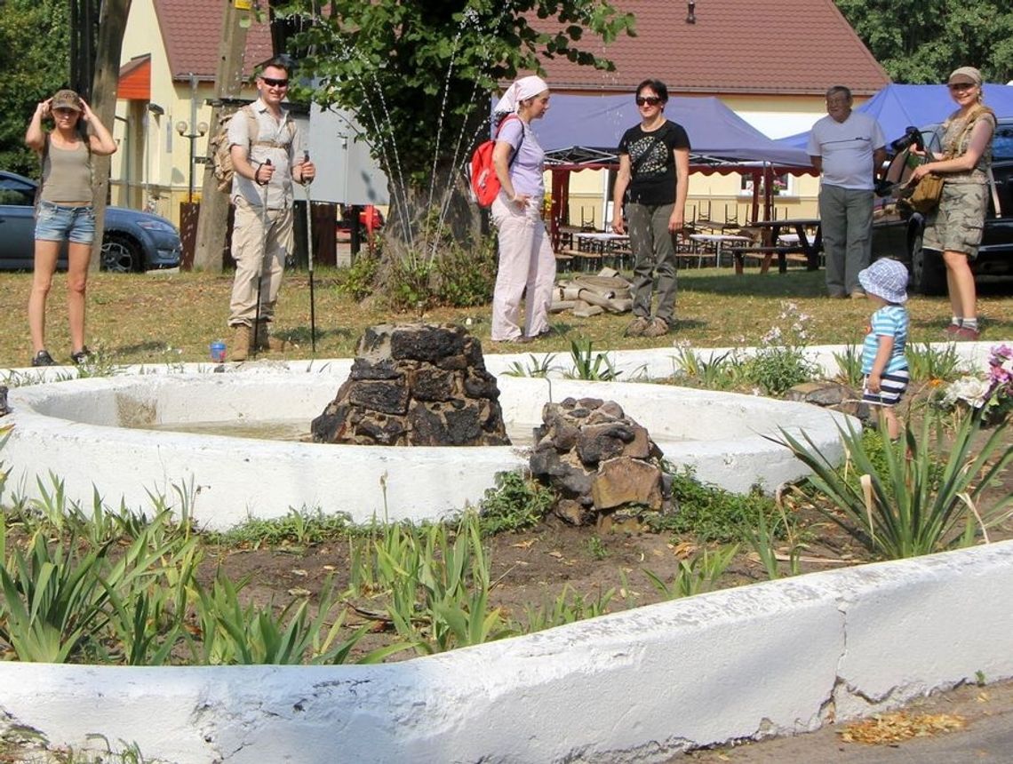 Mieszkańcy odtworzyli fontannę Mieszkańcy odtworzyli fontannę