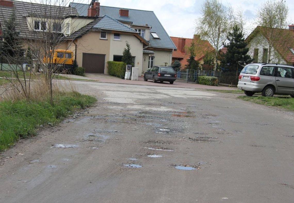 Mieszkańcy Opolskiej ślą petycję, żądając remontu ulicy Mieszkańcy Opolskiej ślą petycję, żądając remontu ulicy