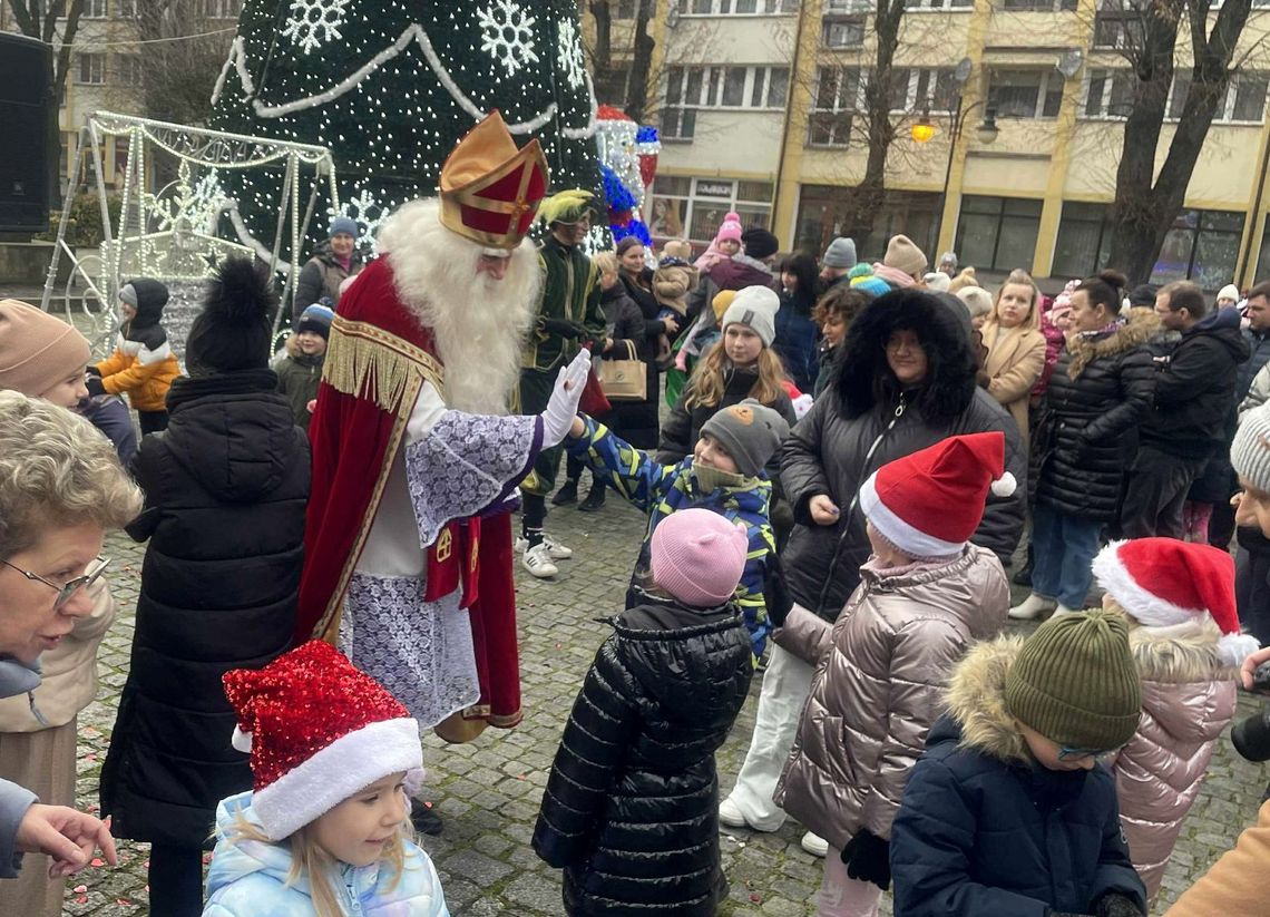 Mikołaj prosto z Niderlandów z Czarnymi Piotrusiami odwiedził południe powiatu Mikołaj prosto z Niderlandów z Czarnymi Piotrusiami odwiedził południe powiatu