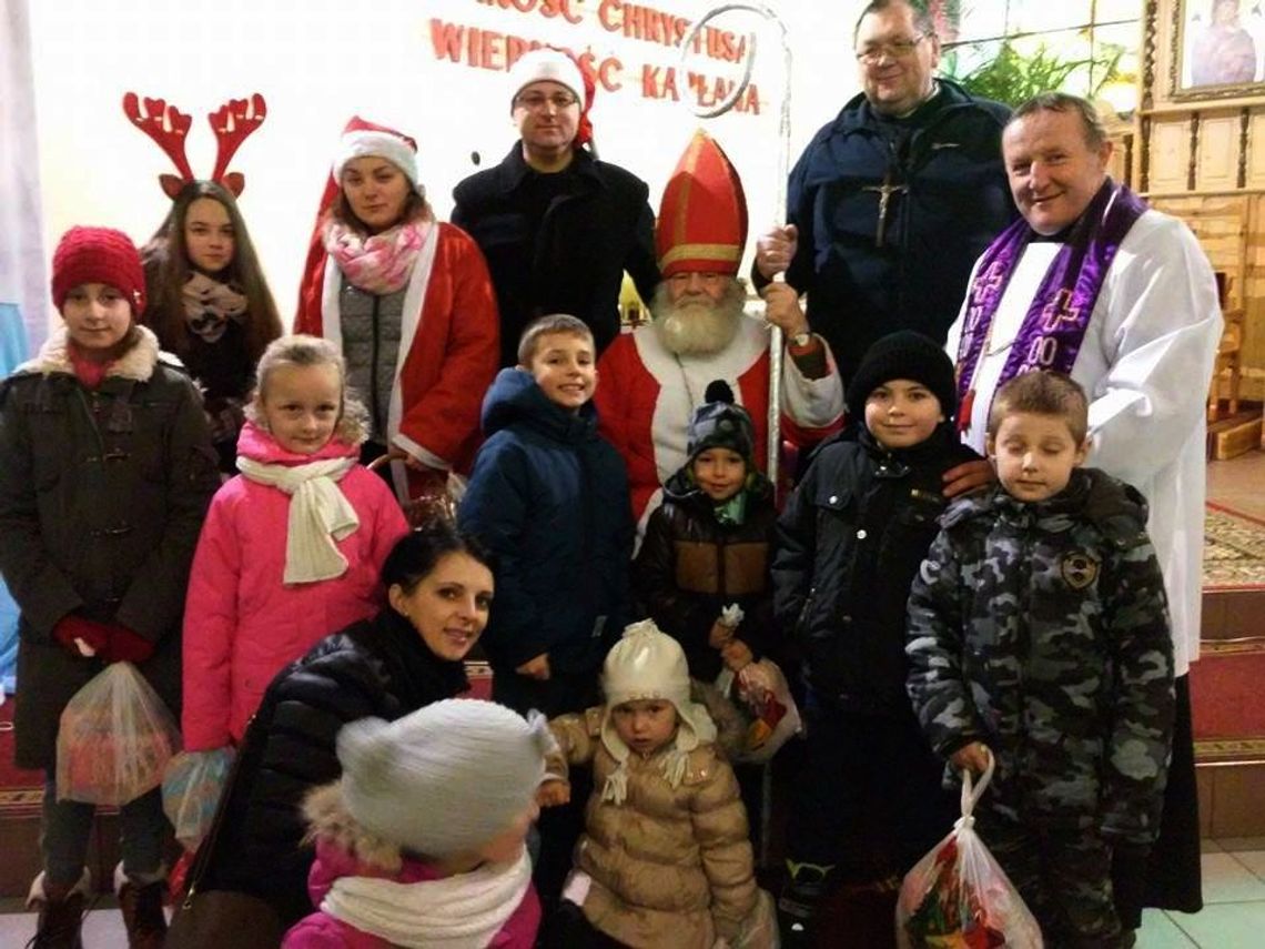 Mikołaj przyszedł do kościoła