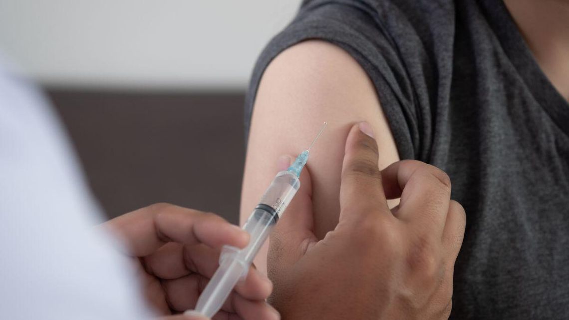 Wyrzucamy szczepionki, a Covid gwałtownie atakuje. Rośnie liczba zgonów Wyrzucamy szczepionki, a Covid gwałtownie atakuje. Rośnie liczba zgonów