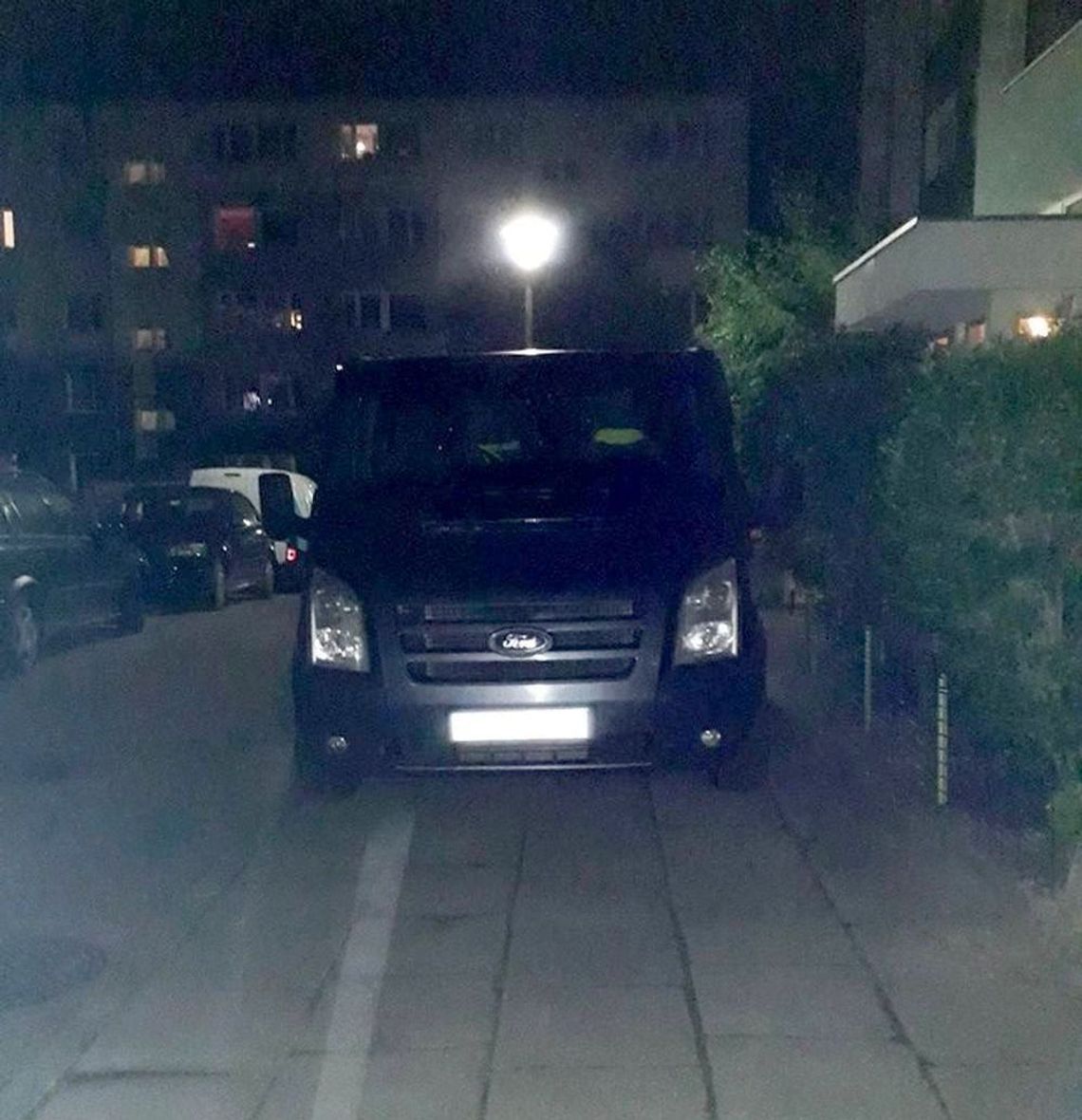 Mistrz parkowania na… chodniku