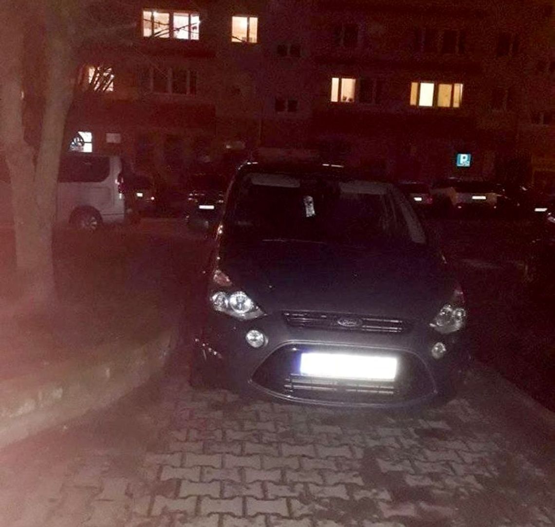 Mistrz parkowania na chodniku Mistrz parkowania na chodniku