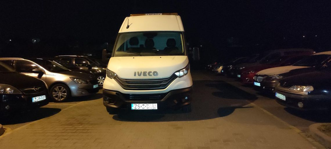 Mistrz parkowania sparaliżował wyjazd samochodu [LIST CZYTELNIKA]