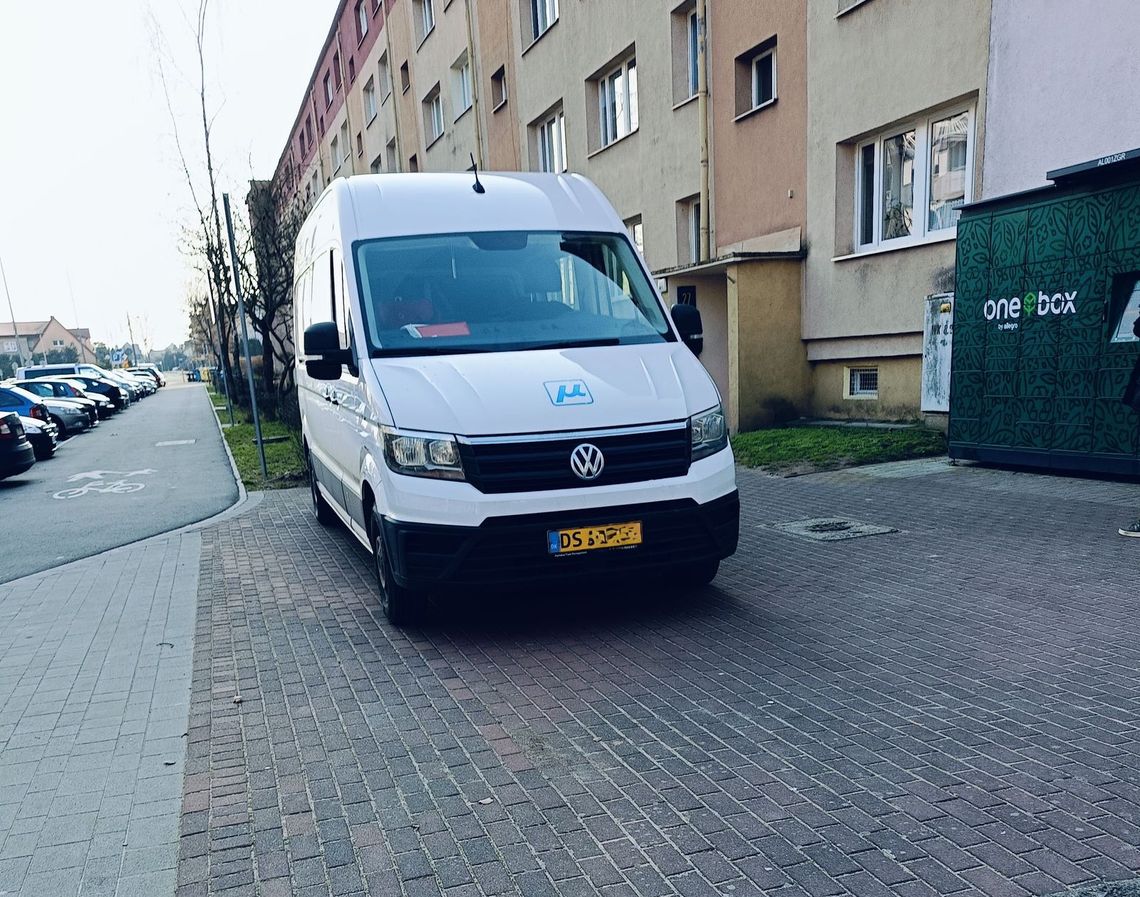 Mistrz parkowania utrudnił poruszanie się pieszym [LIST]