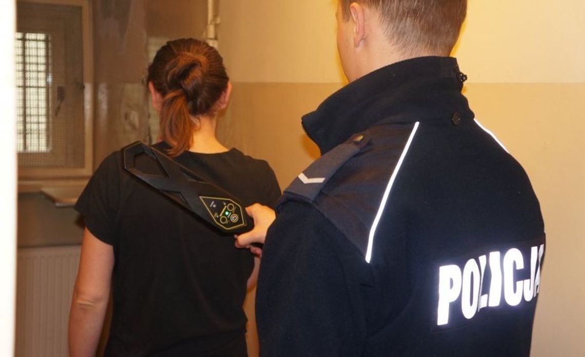 Młoda kobieta wpadła z narkotykami 