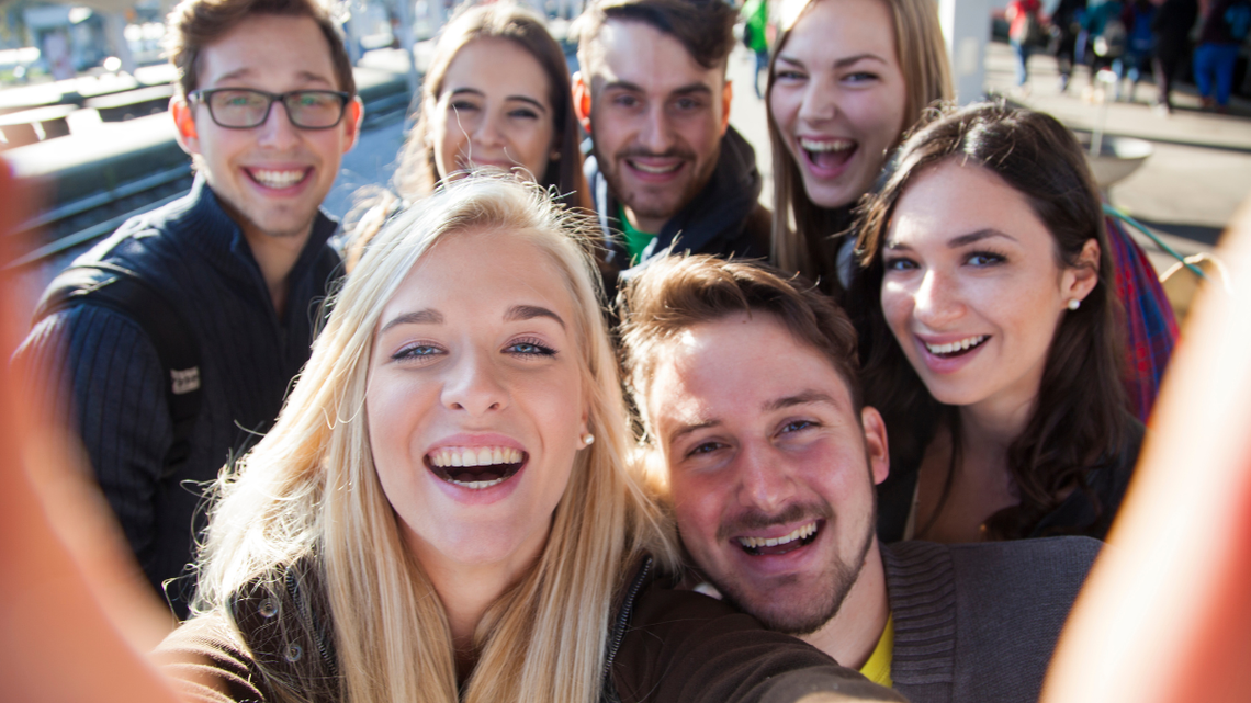 To określenie przejmują osoby dorosłe. Młodzieżowe Słowo Roku 2025 wywodzi się z gwary więziennej To określenie przejmują osoby dorosłe. Młodzieżowe Słowo Roku 2025 wywodzi się z gwary więziennej