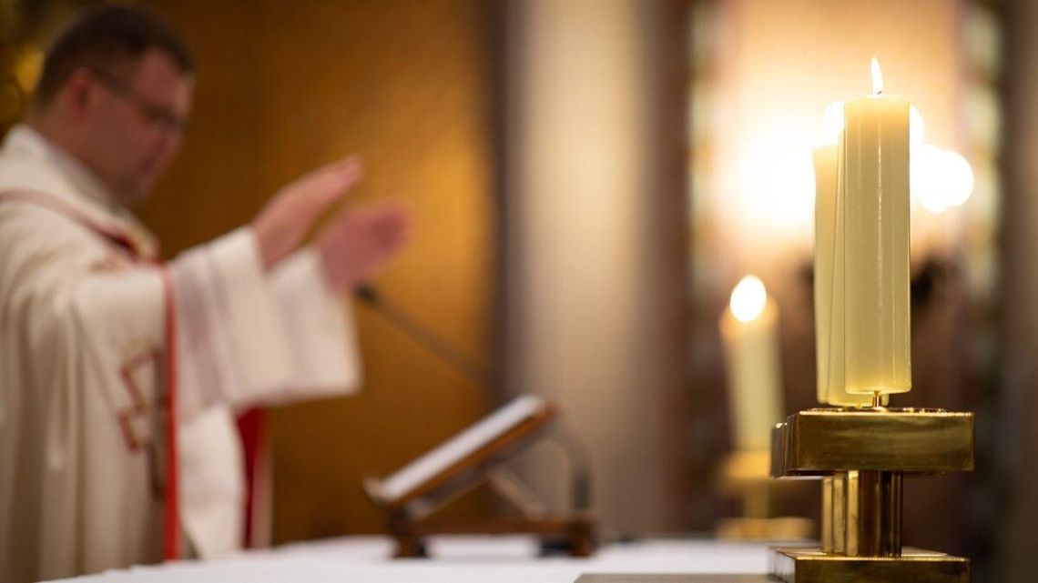 Kościół Katolicki walczy z kryzysem. Nasze społeczeństwo gwałtownie się laicyzuje Kościół Katolicki walczy z kryzysem. Nasze społeczeństwo gwałtownie się laicyzuje