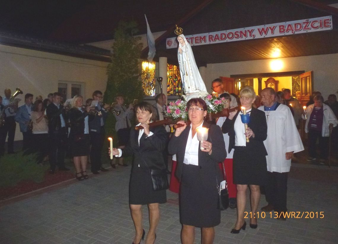 Modlitwa fatimska i procesja z lampionami Modlitwa fatimska i procesja z lampionami