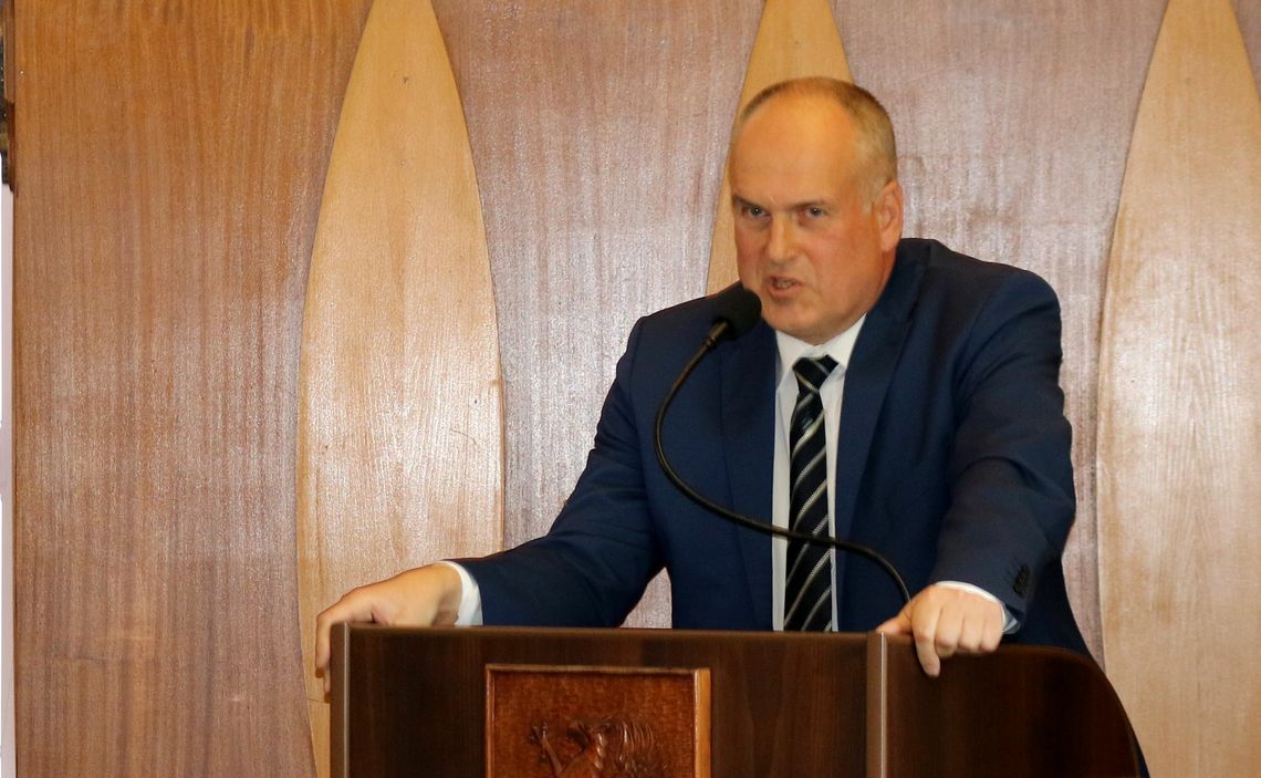 Mogą nie dostać trzynastek przez burmistrza Sawaryna Mogą nie dostać trzynastek przez burmistrza Sawaryna