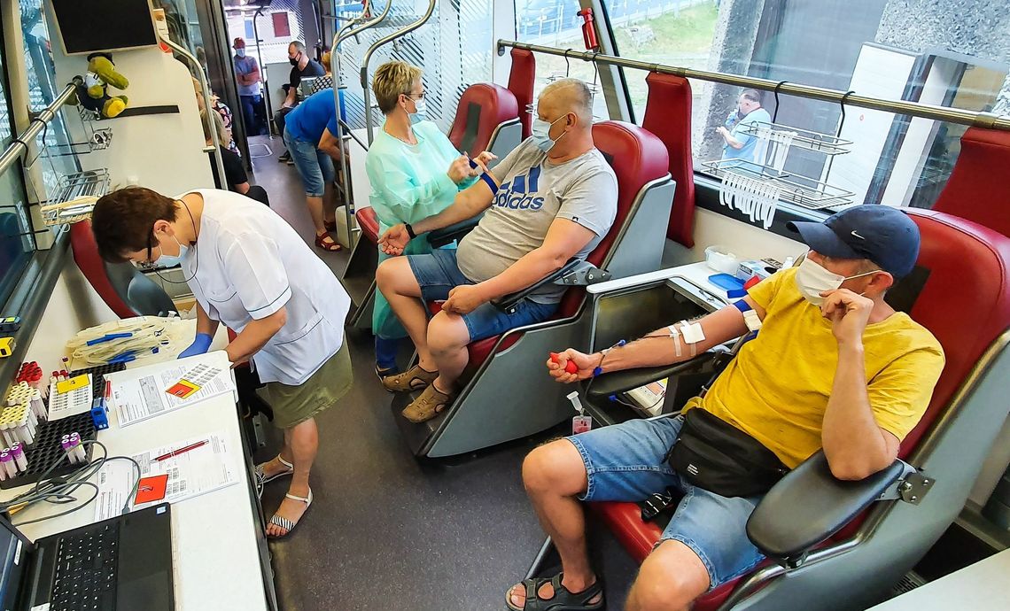 Mogą się pochwalić taką ilością oddanej krwi Mogą się pochwalić taką ilością oddanej krwi