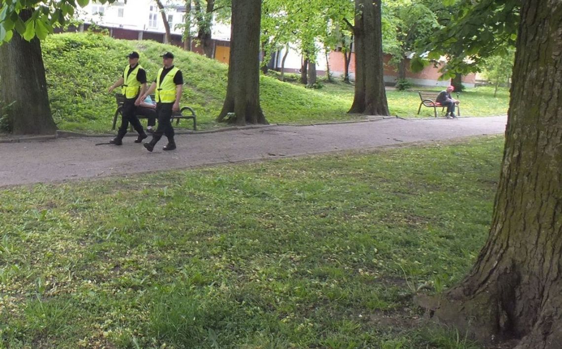 Moja córeczka zraniła się igłą w parku. Rodzice, bądźcie czujni! - ostrzega czytelnik Moja córeczka zraniła się igłą w parku. Rodzice, bądźcie czujni! - ostrzega czytelnik