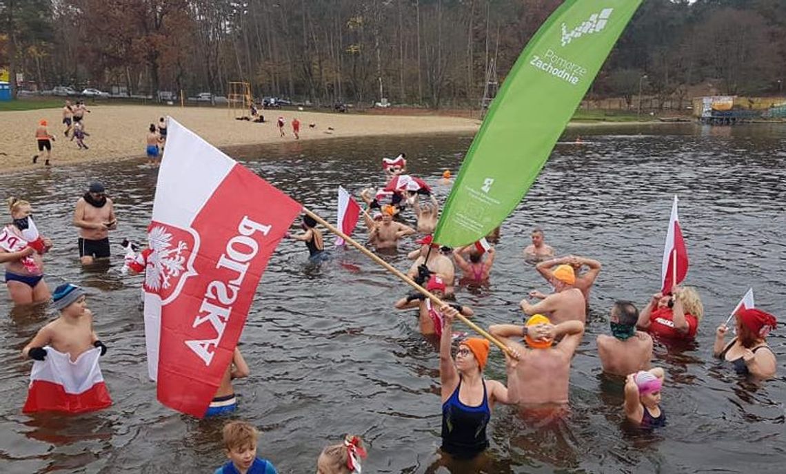 Morsowa kąpiel w Narodowe Święto Niepodległości