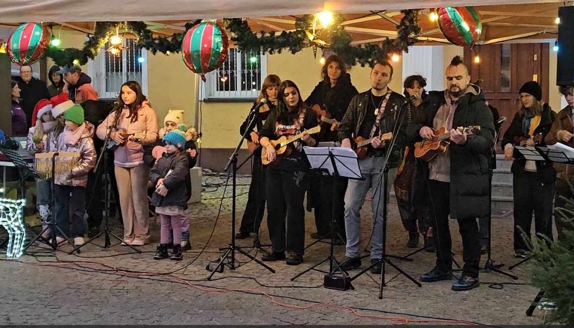 Moryń rozbrzmiewał świąteczną magią. Zapamiętane dźwięki MOU i Ukubanditos Moryń rozbrzmiewał świąteczną magią. Zapamiętane dźwięki MOU i Ukubanditos