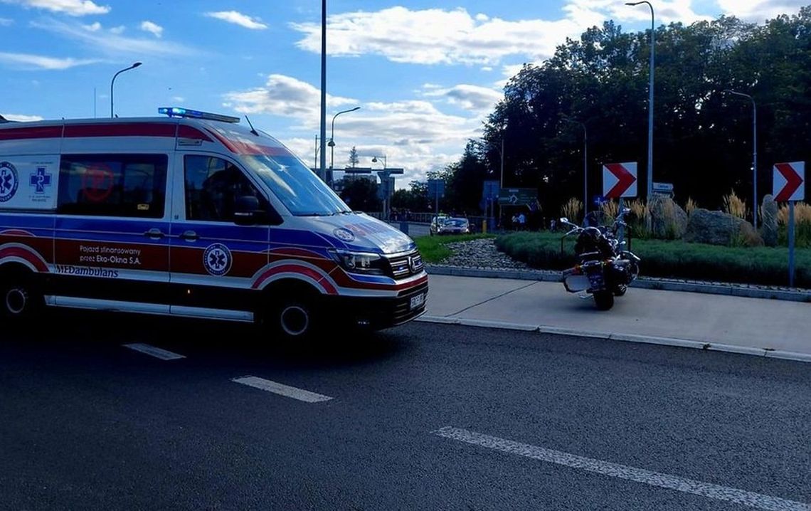 Motocyklista potrącony na rondzie w Gryfinie. Nastolatek w szpitalu Motocyklista potrącony na rondzie w Gryfinie. Nastolatek w szpitalu