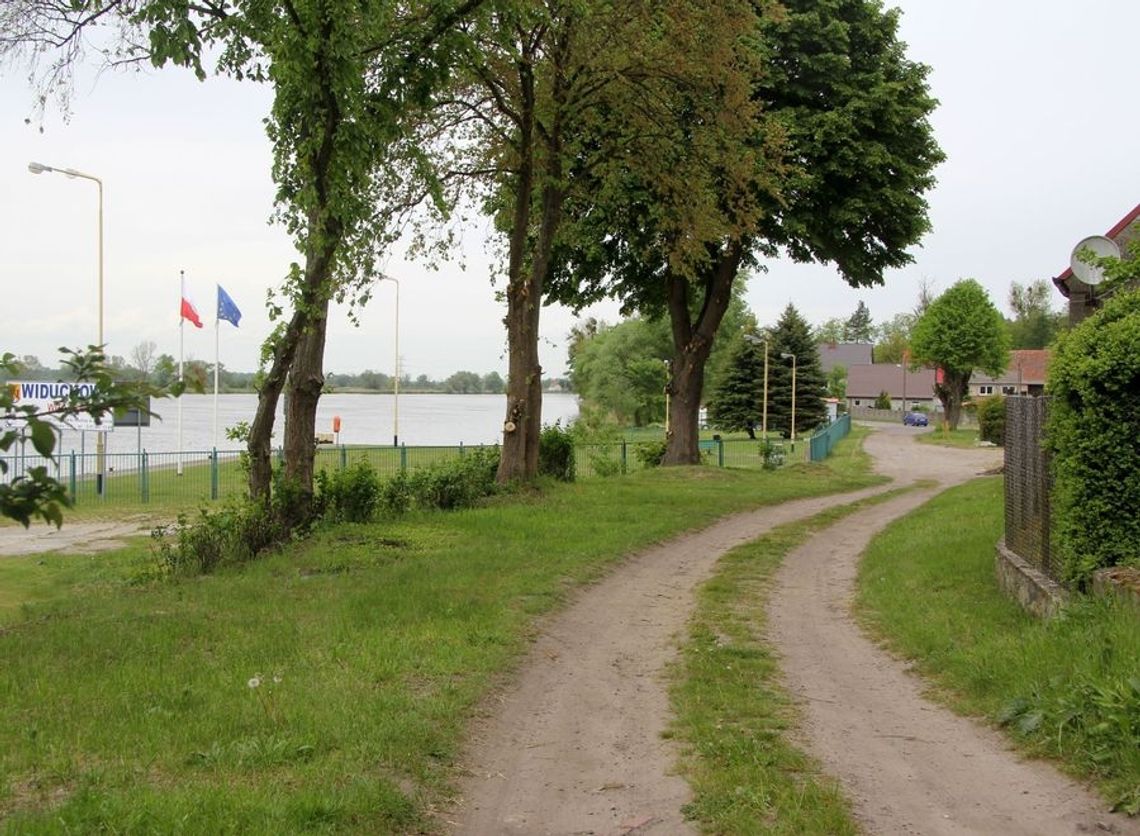 Motorem uciekł w pole, ale policjant i tak go złapał