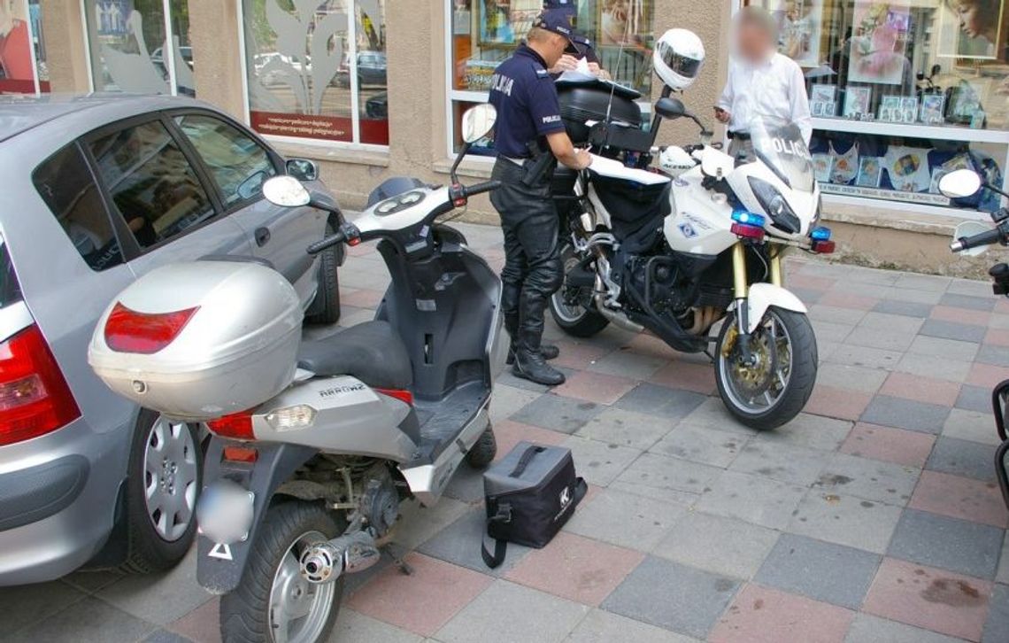 Motorowerem po Gryfinie z narkotykami Motorowerem po Gryfinie z narkotykami