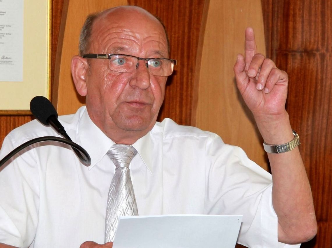 Mówicie nieprawdę – zarzuca radnym burmistrz i żąda nowej sesji Mówicie nieprawdę – zarzuca radnym burmistrz i żąda nowej sesji