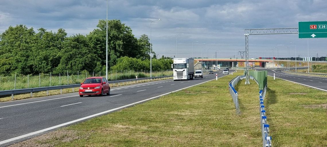 Można jechać nowym odcinkiem drogi S6 łączącej Szczecin z Gdańskiem Można jechać nowym odcinkiem drogi S6 łączącej Szczecin z Gdańskiem