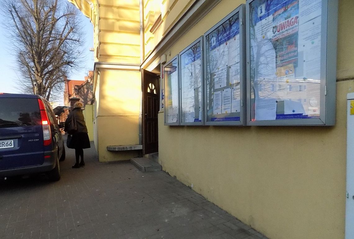 Można już przechodzić pod urzędem i korzystać z tablicy ogłoszeń. Czy jest bezpiecznie? Można już przechodzić pod urzędem i korzystać z tablicy ogłoszeń. Czy jest bezpiecznie?