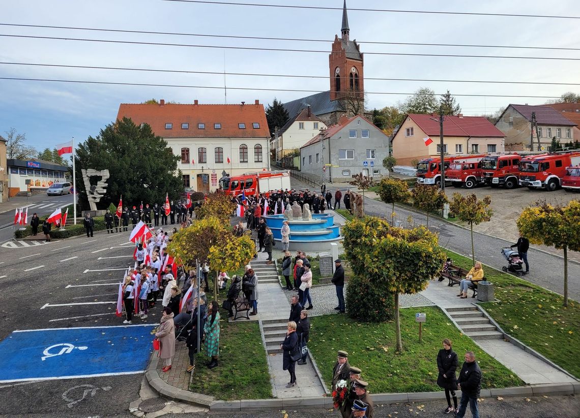 Na 104. rocznicę - 104 zdjęcia [fotorelacja z głównego placu celebracji]