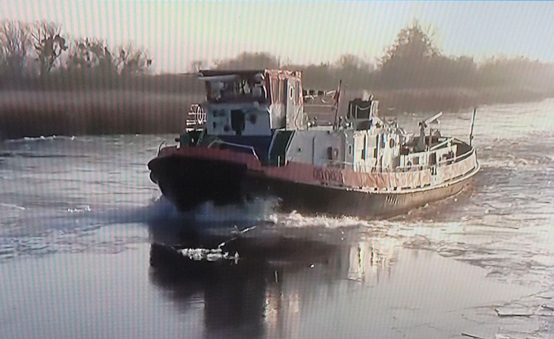 Na Odrze lodołamacze niszczą lód i śryż między Szczecinem a Gryfinem. Żegluga wstrzymana