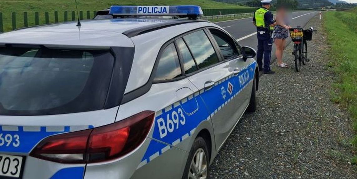 Na S3 jechała rowerem do koleżanki. Nawigacja tak ją pokierowała? [FILM]