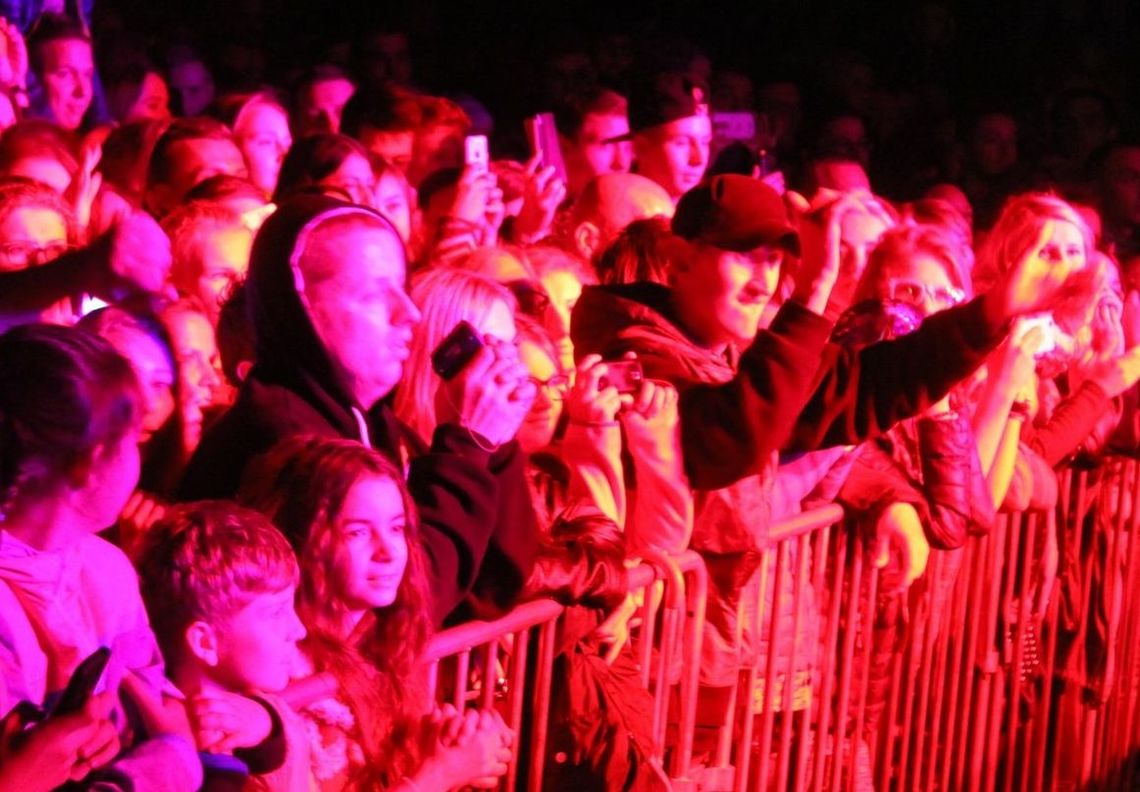 Na scenie rozśmieszać spróbuje Kabaret Paka, a zagra Denzel