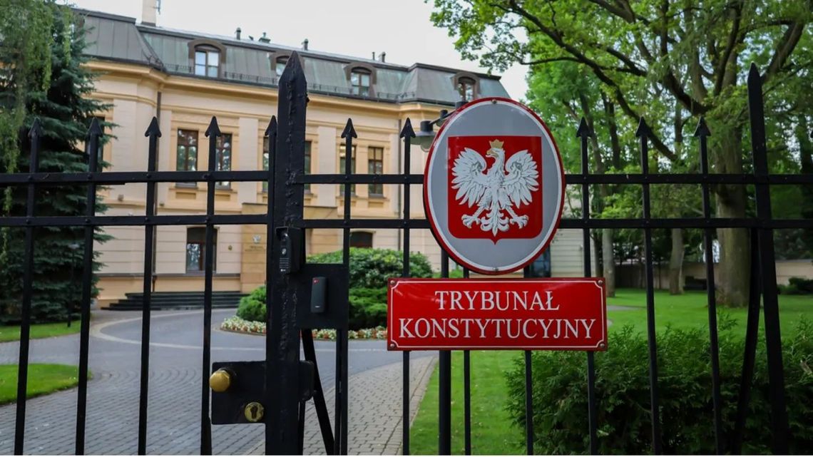 Na stronie TK pojawiła się informacja o zawieszeniu prezesa Święczkowskiego i wiceprezesa Sochańskiego