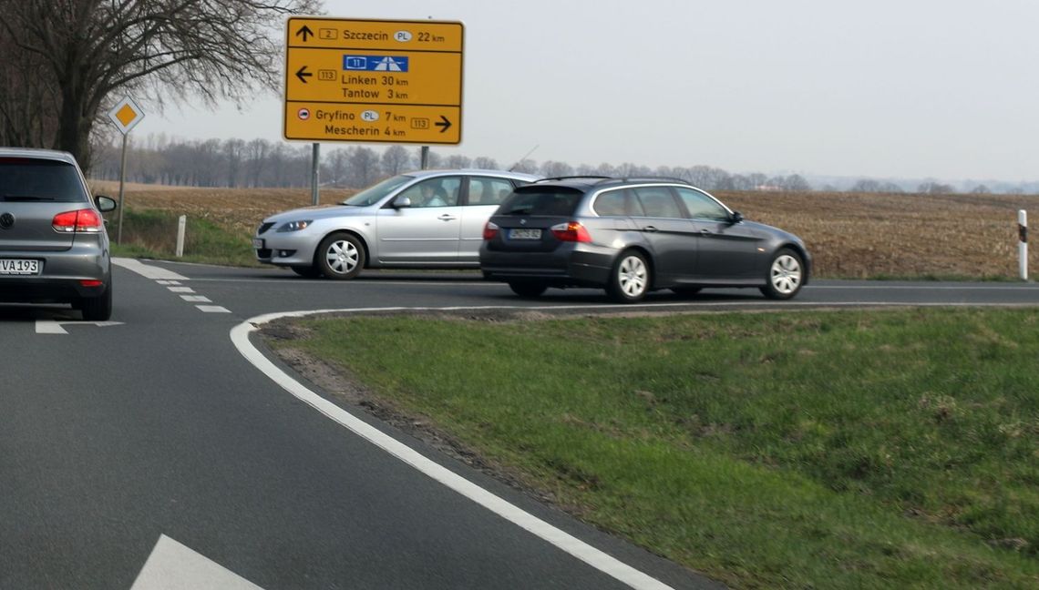 Na tym skrzyżowaniu w czwartek około południa nie przejedziesz Na tym skrzyżowaniu w czwartek około południa nie przejedziesz
