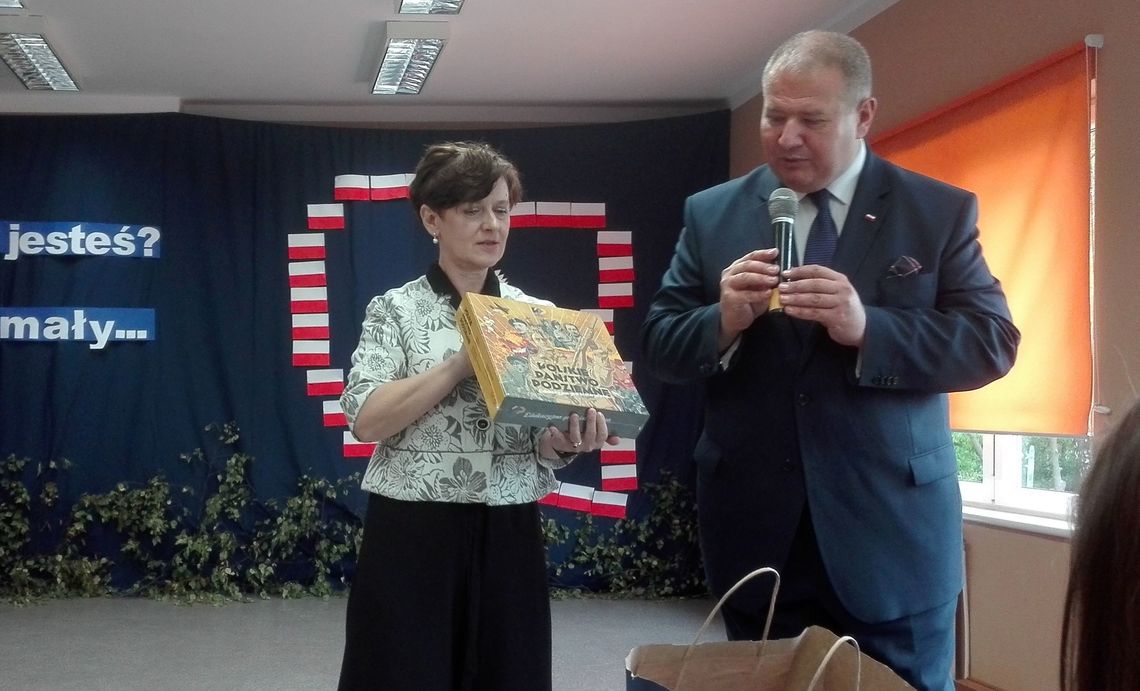 Na uroczysty apel przyjechał poseł Na uroczysty apel przyjechał poseł