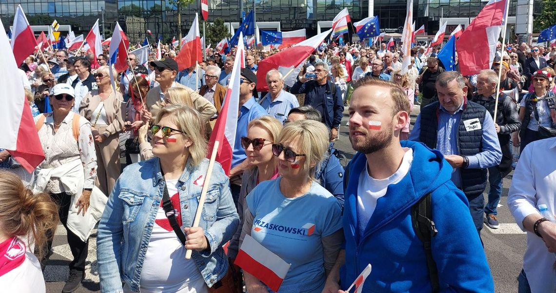 Na Wielkim Marszu Patriotów także mieszkańcy powiatu gryfińskiego. Tłumy w geście solidarności i poparcia dla Rafała Trzaskowskiego [FOTO]