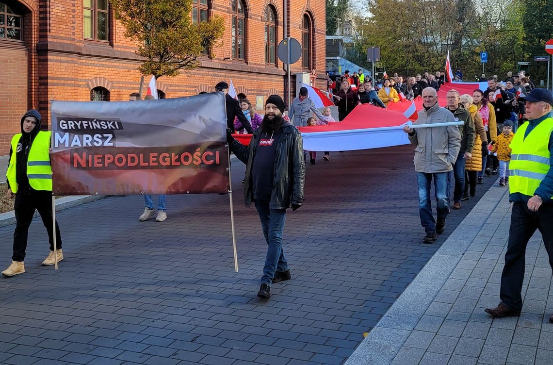 Nacjonaliści zorganizowali marsz z flagą... Monako. Antyunijne hasła PiS i… Lewicy