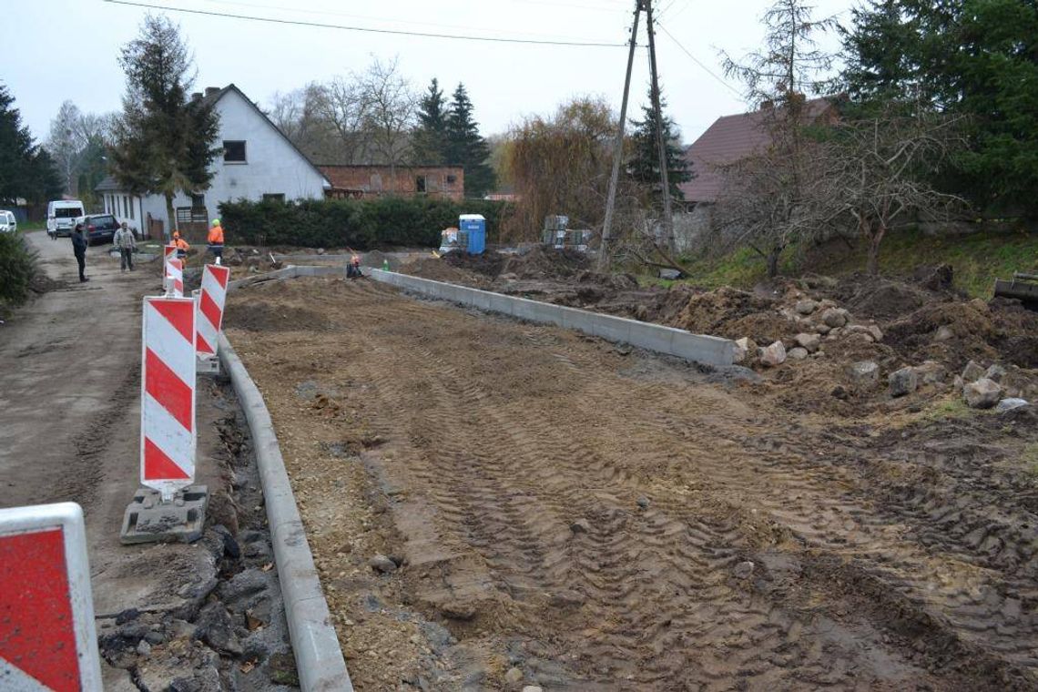 Nad jezioro teraz przejdziesz suchą stopą Nad jezioro teraz przejdziesz suchą stopą