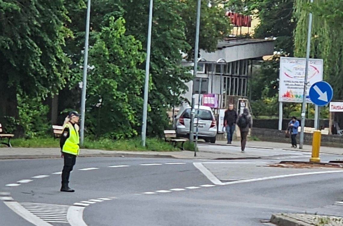 Przechodziła przez pasy i wjechał w nią samochód Przechodziła przez pasy i wjechał w nią samochód