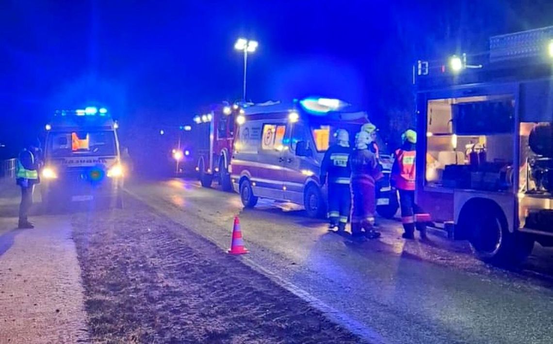 Nagły manewr i dachowanie w rowie. Policja wyjaśnia przyczyny wypadku