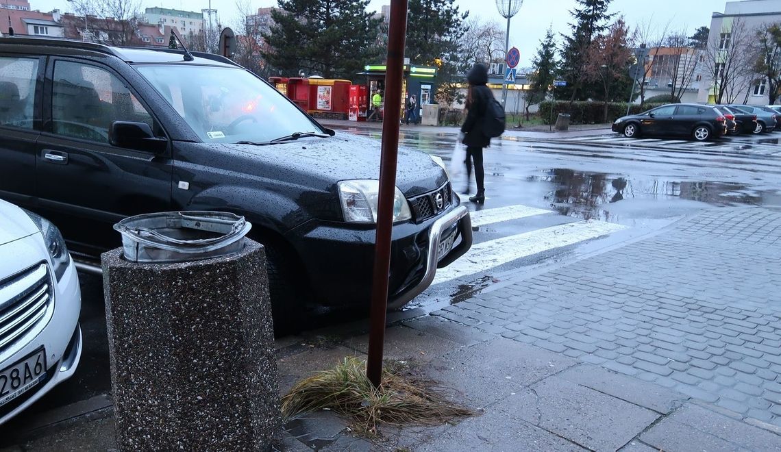 Nagminne parkowanie na pasach Nagminne parkowanie na pasach