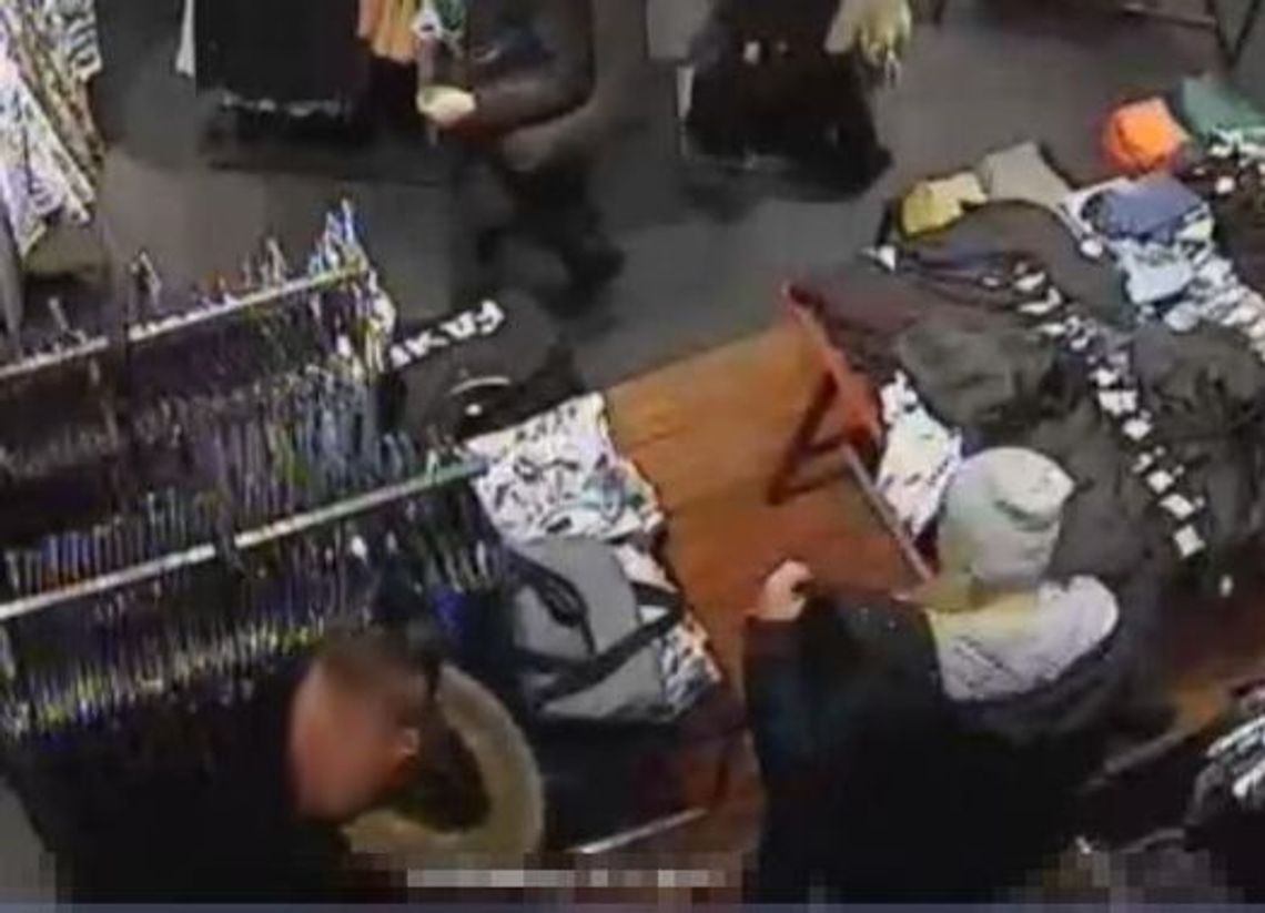 Nagrał nastolatków jak okradają sklep