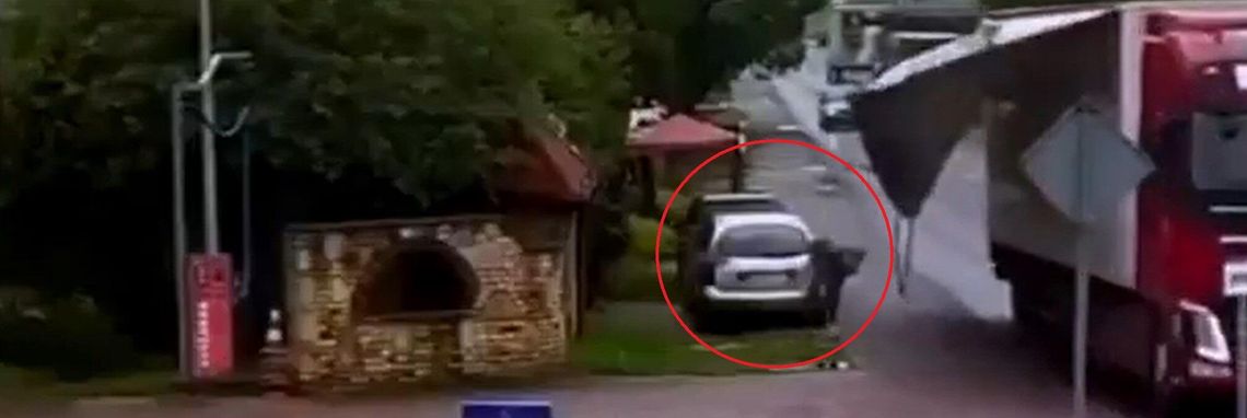 Koło stacji Moya mogło dojść do tragedii. Tego żaden kierowca tira nie powinien robić [WIDEO]