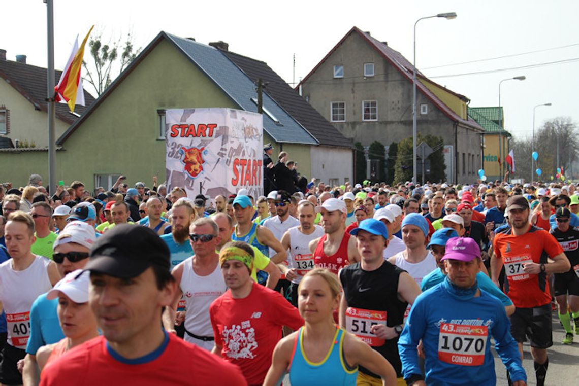 Najlepsi policjanci i zawodnicy z naszego powiatu w maratonie dębnowskim