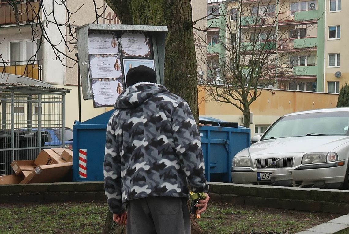 Najmłodsza zmarła osoba miała 20 lat. Wszyscy, którzy odeszli, niech spoczywają w pokoju Najmłodsza zmarła osoba miała 20 lat. Wszyscy, którzy odeszli, niech spoczywają w pokoju